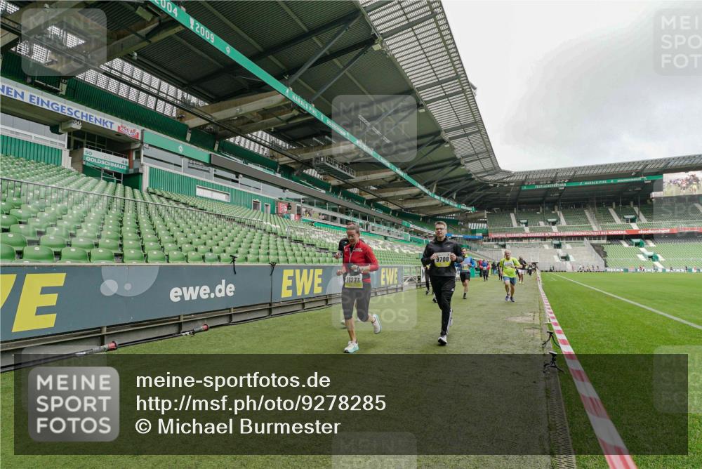 05.10.2025 - 20. swb-Marathon Bremen Michael Burmester http://msf.ph/oto/9278285 05.10.2025 10:30:53 Laufen im Stadion 7733, 9209, 9214, 9230, 9240, 9251, 9263, 9267, 9277, 9299, 9317, 9333, 9399, 9416, 9425, 9449, 9482, 9501, 9584, 9645, 9663, 9676, 9683, 9708, 9715, 9742, 9787, 9852, 9888, 9894, 9906, 9934, 9966, 9987, 10016, 10022, 10043, 10066, 10159, 10221, 10224, 10227, 10241, 10251, 10254, 10317, 10346, 10356, 10378, 10380, 10392, 10443, 10449, 10479, 10507, 10514, 10556, 10581, 10584, 10625, 10638, 11319, 7202, 9199, 9261, 9452, 9658, 9803, 10432, 10923 meine-sportfotos.de