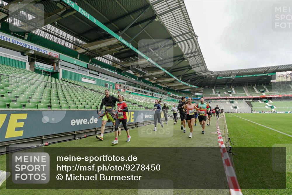 05.10.2025 - 20. swb-Marathon Bremen Michael Burmester http://msf.ph/oto/9278450 05.10.2025 10:31:09 Laufen im Stadion 7251, 9004, 9172, 9196, 9214, 9230, 9251, 9252, 9263, 9267, 9277, 9287, 9333, 9337, 9399, 9416, 9425, 9431, 9449, 9457, 9482, 9501, 9584, 9645, 9676, 9683, 9708, 9715, 9742, 9787, 9791, 9852, 9888, 9894, 9934, 9966, 9987, 10016, 10043, 10066, 10163, 10199, 10222, 10240, 10251, 10254, 10279, 10317, 10321, 10356, 10378, 10380, 10438, 10449, 10479, 10514, 10537, 10543, 10556, 10609, 10625, 10636, 10638, 10668, 10669, 10743, 7733, 9209, 9906 meine-sportfotos.de