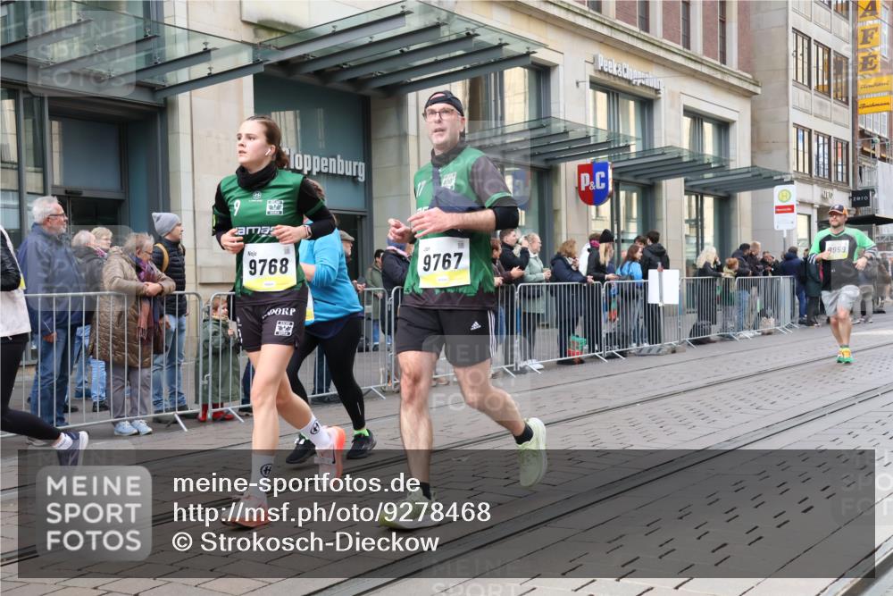 05.10.2025 - 20. swb-Marathon Bremen Strokosch-Dieckow http://msf.ph/oto/9278468 05.10.2025 11:14:59 Ziel 8844, 9441, 9643, 9767, 9768, 9959, 10647, 10976, 10984, 11112, 11113, 11293, 11635, 8844, 9441, 9643, 9767, 9768, 9959, 10647, 10976, 10984, 11112, 11113, 11293, 11635 meine-sportfotos.de