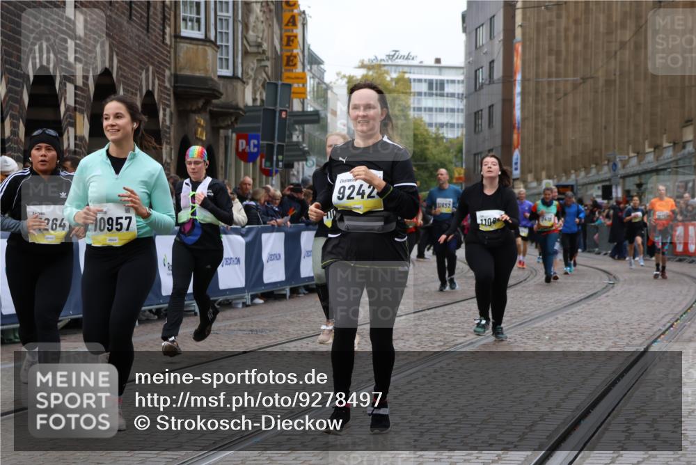 05.10.2025 - 20. swb-Marathon Bremen Strokosch-Dieckow http://msf.ph/oto/9278497 05.10.2025 11:13:43 Ziel 9242, 9899, 10040, 10364, 10574, 10705, 10707, 10957, 11060, 11068, 11264, 11385 meine-sportfotos.de