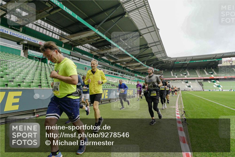 05.10.2025 - 20. swb-Marathon Bremen Michael Burmester http://msf.ph/oto/9278546 05.10.2025 10:31:15 Laufen im Stadion 7251, 9004, 9172, 9196, 9214, 9230, 9252, 9263, 9267, 9277, 9287, 9333, 9337, 9399, 9416, 9425, 9431, 9449, 9457, 9482, 9501, 9506, 9584, 9645, 9676, 9683, 9708, 9715, 9742, 9787, 9791, 9852, 9894, 9903, 9934, 9987, 10016, 10066, 10163, 10199, 10222, 10240, 10251, 10279, 10317, 10321, 10356, 10378, 10380, 10438, 10449, 10479, 10514, 10537, 10543, 10556, 10609, 10625, 10636, 10638, 10655, 10668, 10669, 10698, 10743, 7733, 9209, 9251, 9906 meine-sportfotos.de
