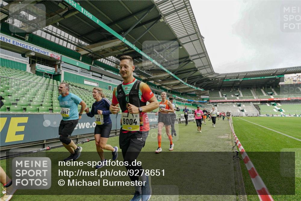 05.10.2025 - 20. swb-Marathon Bremen Michael Burmester http://msf.ph/oto/9278651 05.10.2025 10:31:22 Laufen im Stadion 7251, 9004, 9172, 9196, 9214, 9252, 9256, 9263, 9267, 9277, 9287, 9333, 9337, 9399, 9416, 9425, 9431, 9449, 9457, 9506, 9581, 9584, 9645, 9676, 9683, 9708, 9715, 9742, 9787, 9791, 9852, 9894, 9903, 9934, 10014, 10016, 10020, 10029, 10066, 10163, 10199, 10222, 10240, 10251, 10279, 10317, 10321, 10335, 10356, 10378, 10380, 10438, 10449, 10479, 10514, 10537, 10543, 10556, 10609, 10636, 10638, 10655, 10668, 10669, 10698, 10719, 10743, 7733, 9209, 9230, 9251, 9906 meine-sportfotos.de
