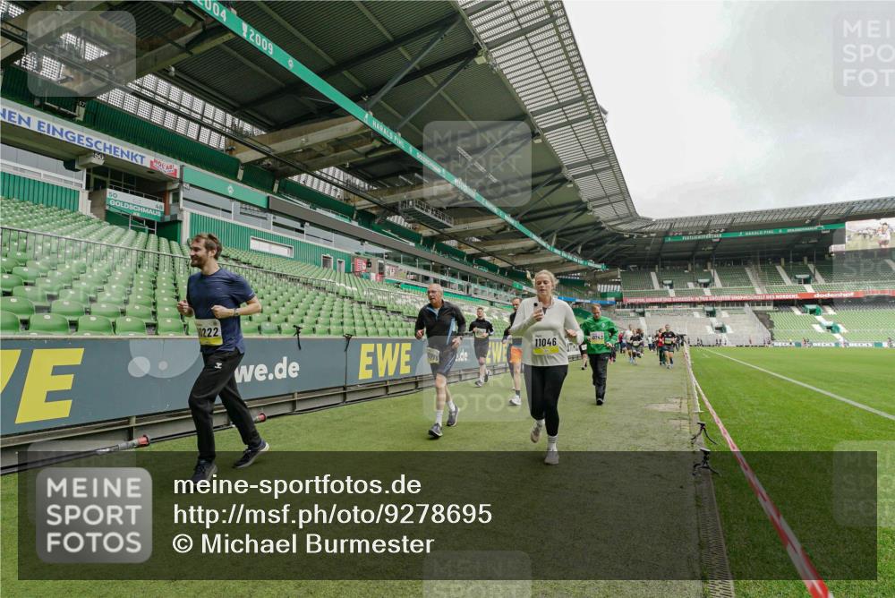 05.10.2025 - 20. swb-Marathon Bremen Michael Burmester http://msf.ph/oto/9278695 05.10.2025 10:31:26 Laufen im Stadion 7251, 9004, 9172, 9196, 9252, 9256, 9263, 9267, 9277, 9287, 9337, 9399, 9416, 9425, 9431, 9449, 9457, 9506, 9581, 9584, 9645, 9676, 9683, 9708, 9715, 9742, 9791, 9852, 9903, 9934, 10014, 10016, 10020, 10029, 10163, 10199, 10206, 10222, 10226, 10240, 10251, 10279, 10296, 10310, 10317, 10321, 10335, 10356, 10438, 10449, 10479, 10514, 10537, 10543, 10609, 10636, 10638, 10655, 10668, 10669, 10698, 10719, 10743, 7733, 9214, 9230, 9251 meine-sportfotos.de