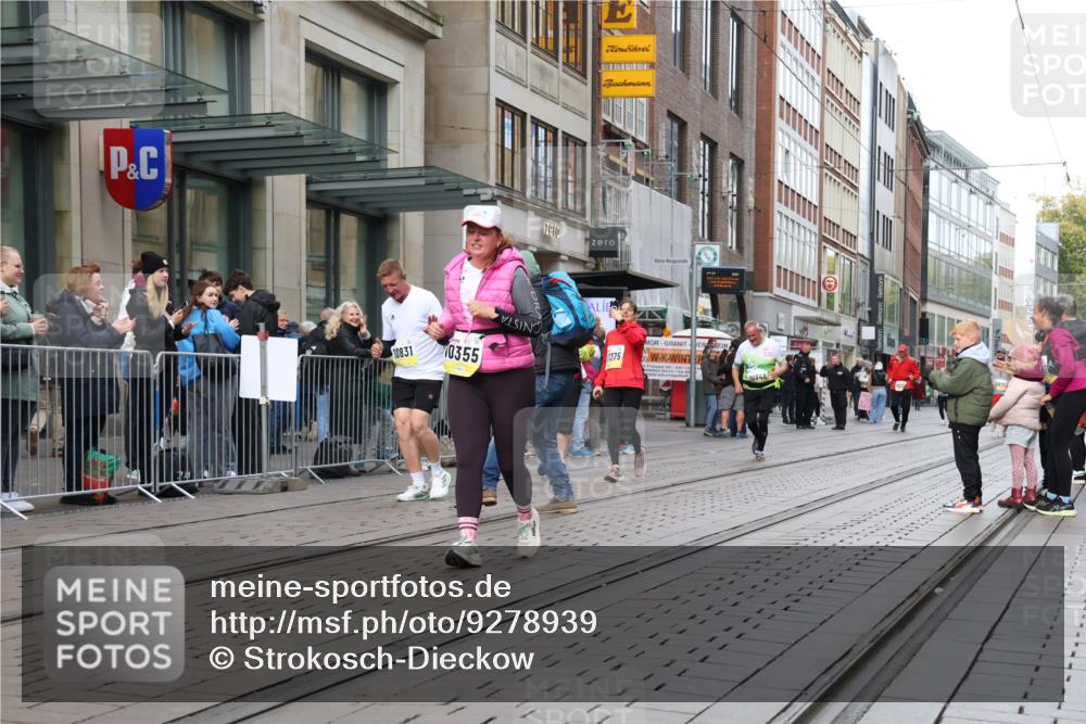 05.10.2025 - 20. swb-Marathon Bremen Strokosch-Dieckow http://msf.ph/oto/9278939 05.10.2025 11:15:26 Ziel 9567, 10355, 11440, 9567, 10355, 11440 meine-sportfotos.de