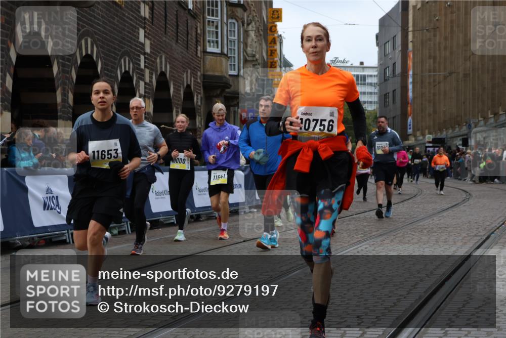 05.10.2025 - 20. swb-Marathon Bremen Strokosch-Dieckow http://msf.ph/oto/9279197 05.10.2025 11:13:54 Ziel 7014, 7410, 9342, 9631, 9667, 9946, 10000, 10036, 10512, 10671, 10721, 10756, 10842, 11541, 11548, 11652, 11653 meine-sportfotos.de