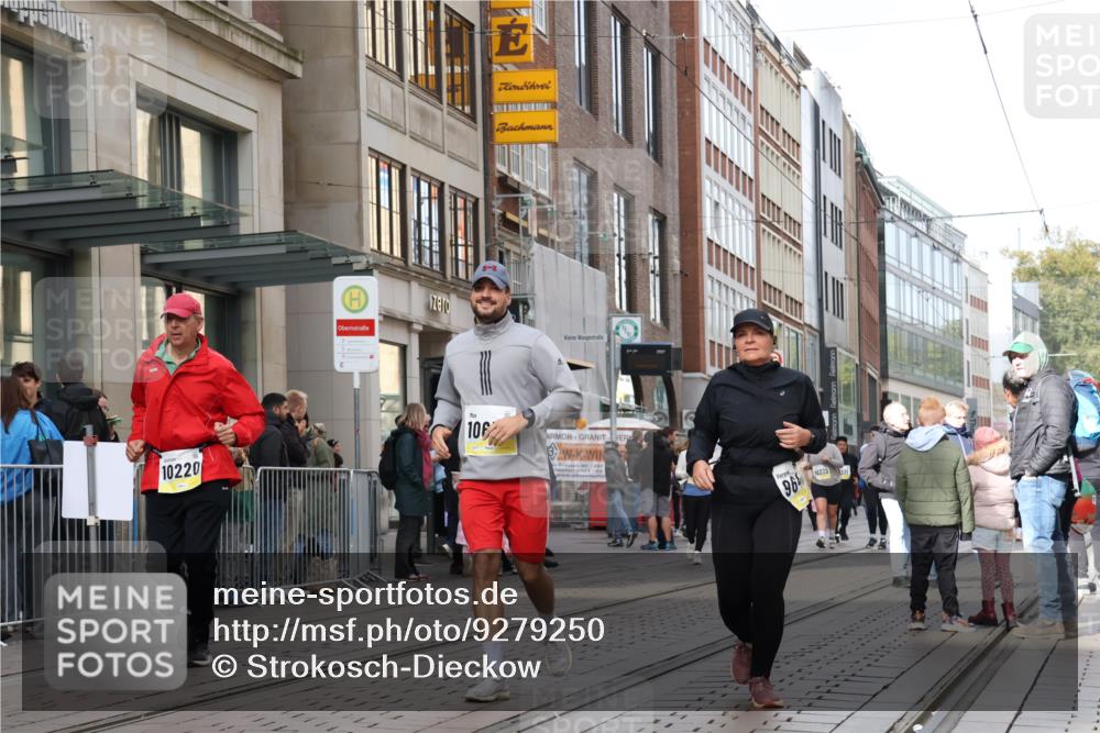 05.10.2025 - 20. swb-Marathon Bremen Strokosch-Dieckow http://msf.ph/oto/9279250 05.10.2025 11:15:40 Ziel 7109, 8476, 9640, 9679, 10220, 10355, 10564, 10635, 10831, 10846, 11331, 11375, 7109, 8476, 9640, 9679, 10220, 10355, 10564, 10635, 10831, 10846, 11331, 11375 meine-sportfotos.de