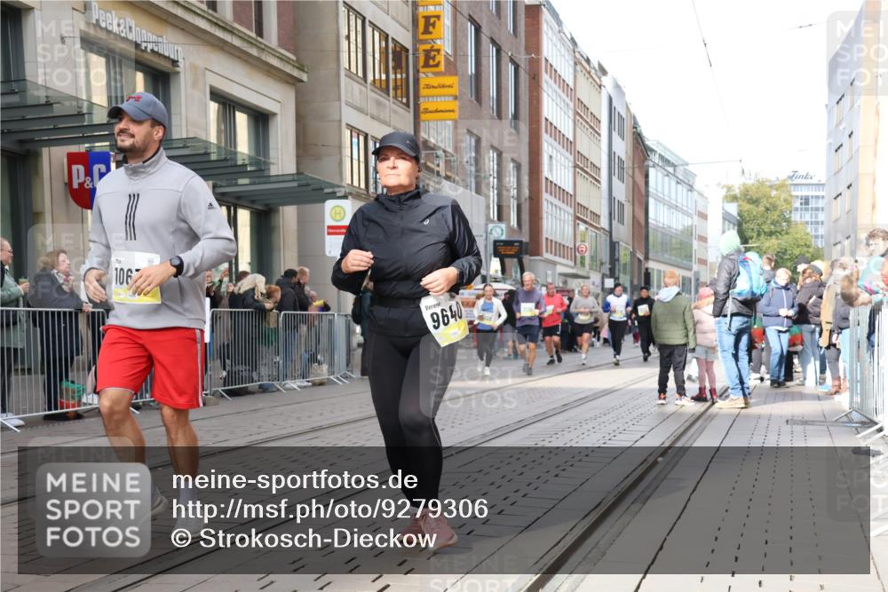 05.10.2025 - 20. swb-Marathon Bremen Strokosch-Dieckow http://msf.ph/oto/9279306 05.10.2025 11:15:42 Ziel 7109, 8476, 9640, 9679, 10220, 10339, 10340, 10355, 10564, 10635, 10831, 10846, 11331, 11375, 11378, 7109, 8476, 9640, 9679, 10220, 10339, 10340, 10355, 10564, 10635, 10831, 10846, 11331, 11375, 11378 meine-sportfotos.de