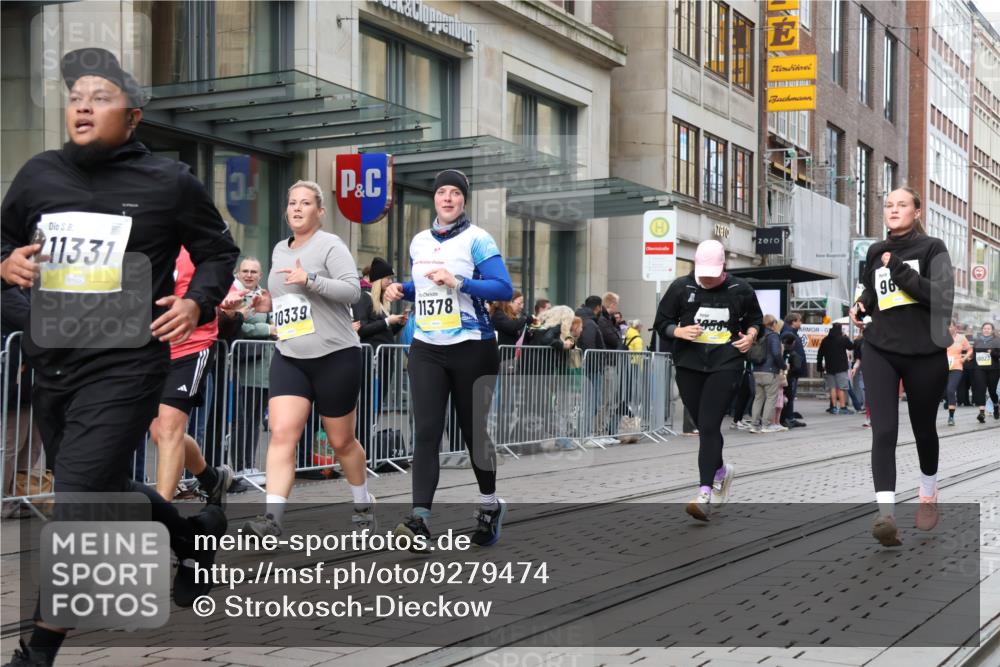 05.10.2025 - 20. swb-Marathon Bremen Strokosch-Dieckow http://msf.ph/oto/9279474 05.10.2025 11:15:51 Ziel 7109, 7110, 8476, 9640, 9679, 10083, 10220, 10339, 10340, 10564, 10635, 10831, 10846, 11029, 11247, 11331, 11375, 11378, 7109, 7110, 8476, 9640, 9679, 10083, 10220, 10339, 10340, 10564, 10635, 10831, 10846, 11029, 11247, 11331, 11375, 11378 meine-sportfotos.de