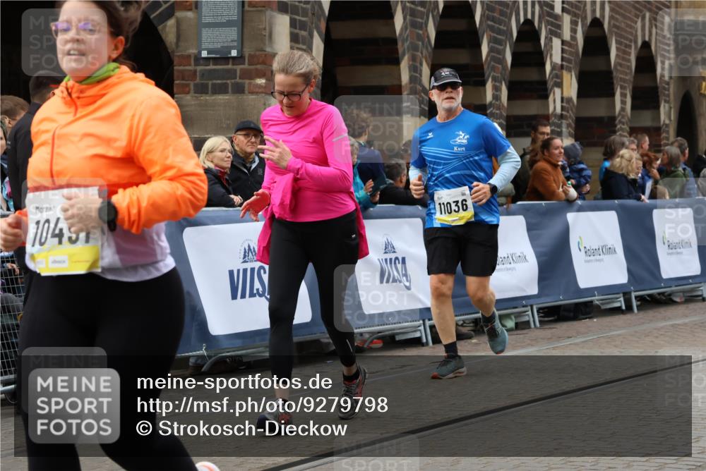 05.10.2025 - 20. swb-Marathon Bremen Strokosch-Dieckow http://msf.ph/oto/9279798 05.10.2025 11:14:07 Ziel 9380, 10491, 11036 meine-sportfotos.de