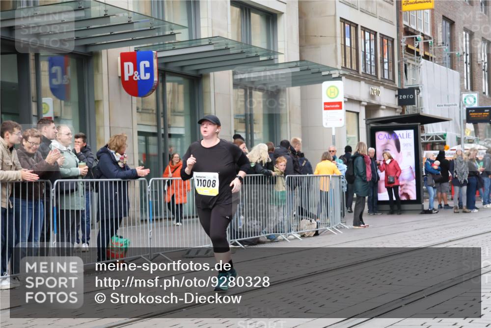 05.10.2025 - 20. swb-Marathon Bremen Strokosch-Dieckow http://msf.ph/oto/9280328 05.10.2025 11:16:52 Ziel 10728, 10752, 10759, 10874, 11008, 10728, 10752, 10759, 10874, 11008 meine-sportfotos.de