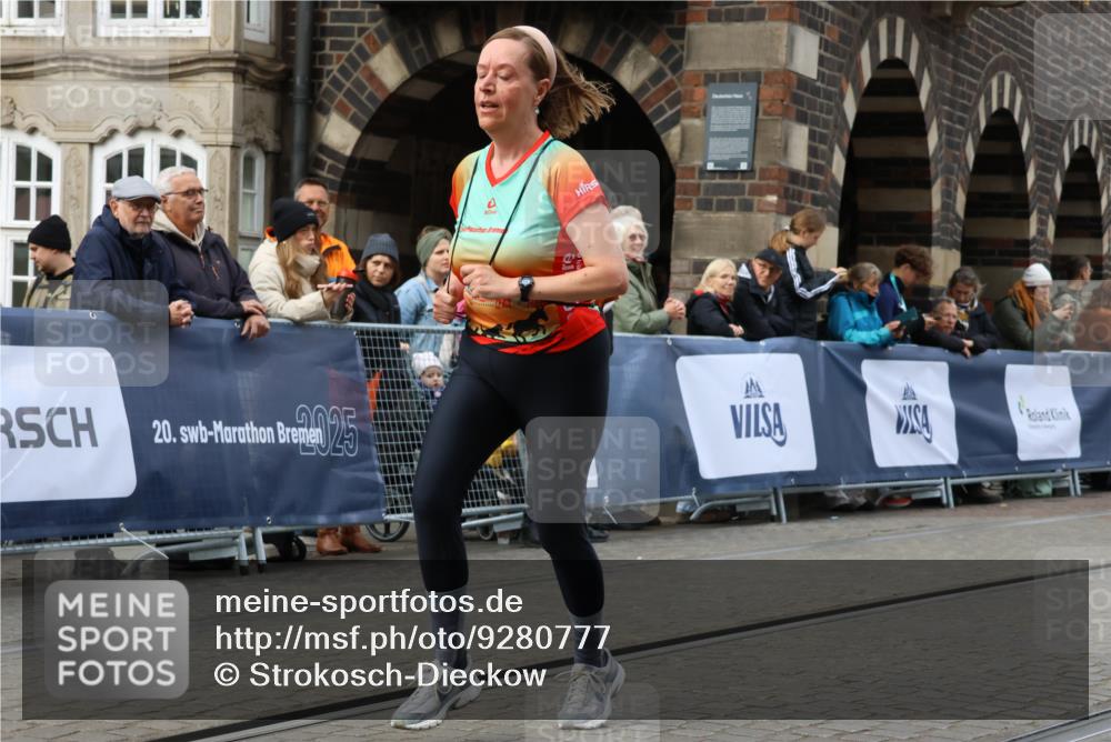 05.10.2025 - 20. swb-Marathon Bremen Strokosch-Dieckow http://msf.ph/oto/9280777 05.10.2025 11:14:39 Ziel 9861, 9970, 10722, 11473 meine-sportfotos.de