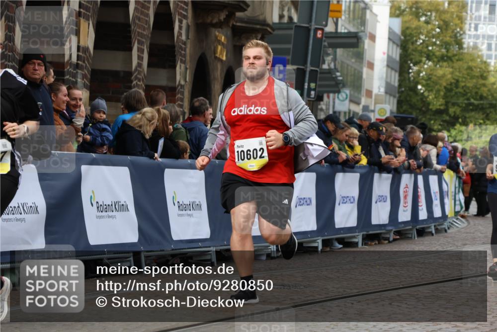 05.10.2025 - 20. swb-Marathon Bremen Strokosch-Dieckow http://msf.ph/oto/9280850 05.10.2025 11:14:46 Ziel 9303, 10602, 11448, 11557 meine-sportfotos.de