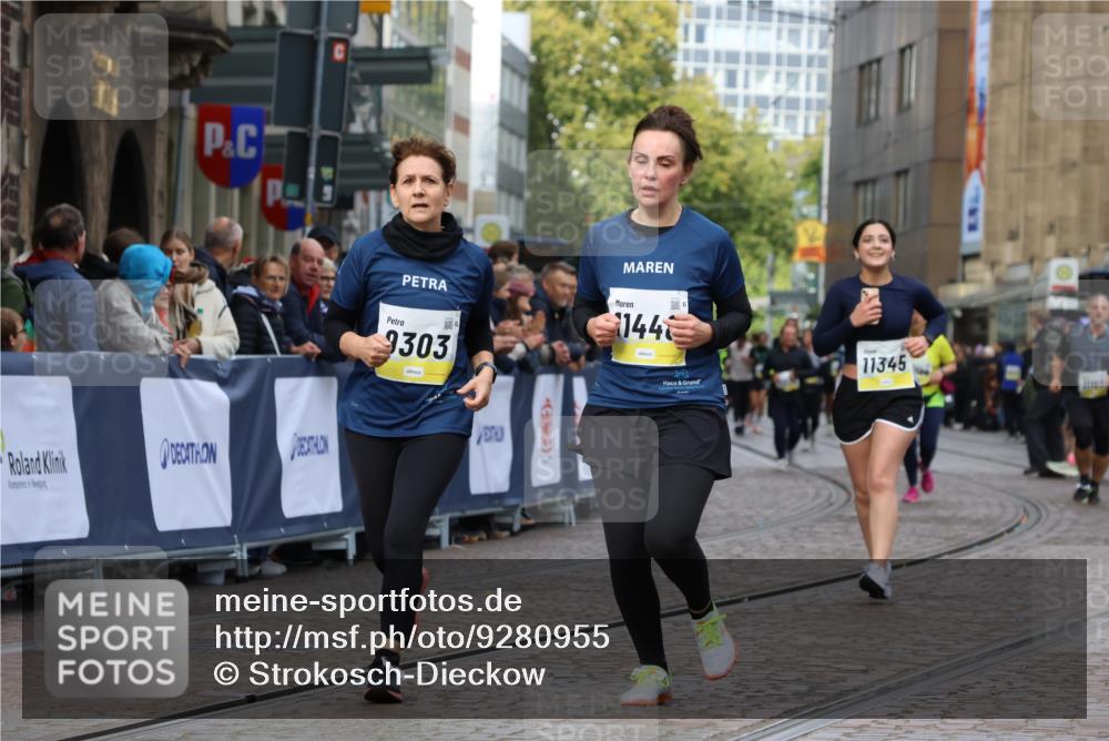 05.10.2025 - 20. swb-Marathon Bremen Strokosch-Dieckow http://msf.ph/oto/9280955 05.10.2025 11:14:48 Ziel 9303, 10602, 11448, 11557 meine-sportfotos.de
