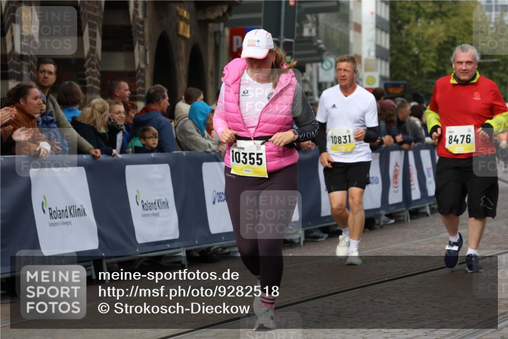 05.10.2025 - 20. swb-Marathon Bremen Strokosch-Dieckow http://msf.ph/oto/9282518 05.10.2025 11:15:53 Ziel 8476, 10355, 11375 meine-sportfotos.de