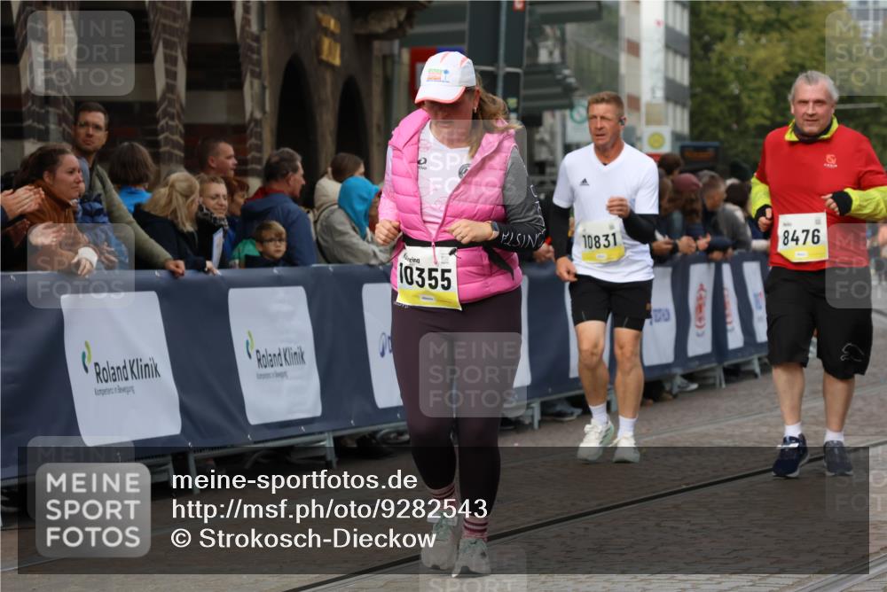 05.10.2025 - 20. swb-Marathon Bremen Strokosch-Dieckow http://msf.ph/oto/9282543 05.10.2025 11:15:53 Ziel 8476, 10355, 11375 meine-sportfotos.de