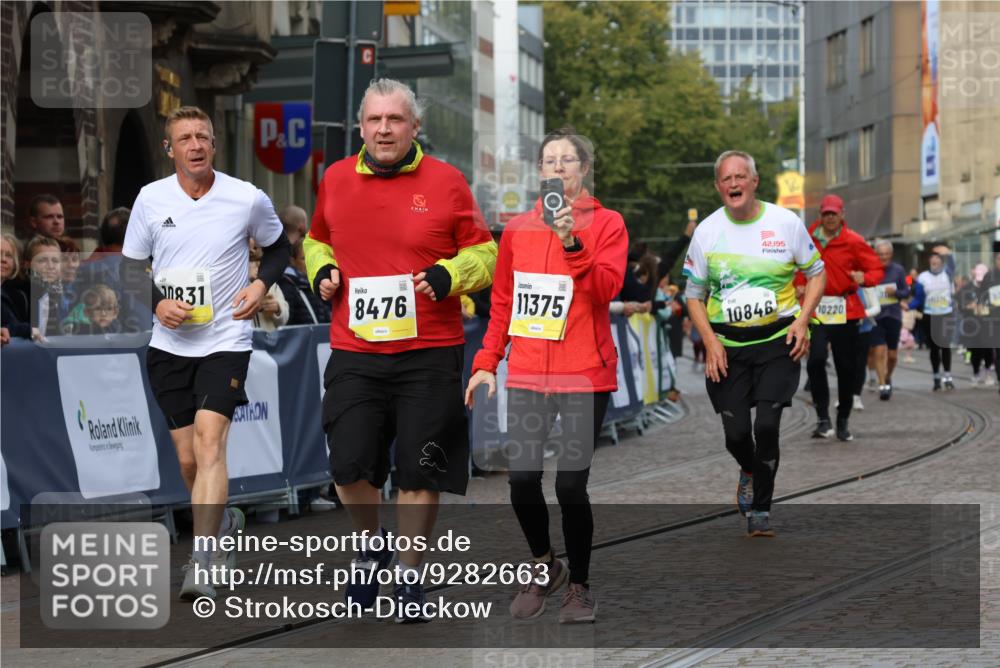 05.10.2025 - 20. swb-Marathon Bremen Strokosch-Dieckow http://msf.ph/oto/9282663 05.10.2025 11:15:55 Ziel 8476, 10355, 10831, 10846, 11375 meine-sportfotos.de