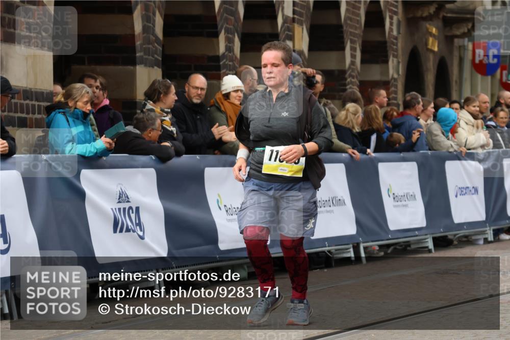05.10.2025 - 20. swb-Marathon Bremen Strokosch-Dieckow http://msf.ph/oto/9283171 05.10.2025 11:16:20 Ziel 7110, 10023, 10083, 10379, 10450, 11029, 11247, 11358 meine-sportfotos.de
