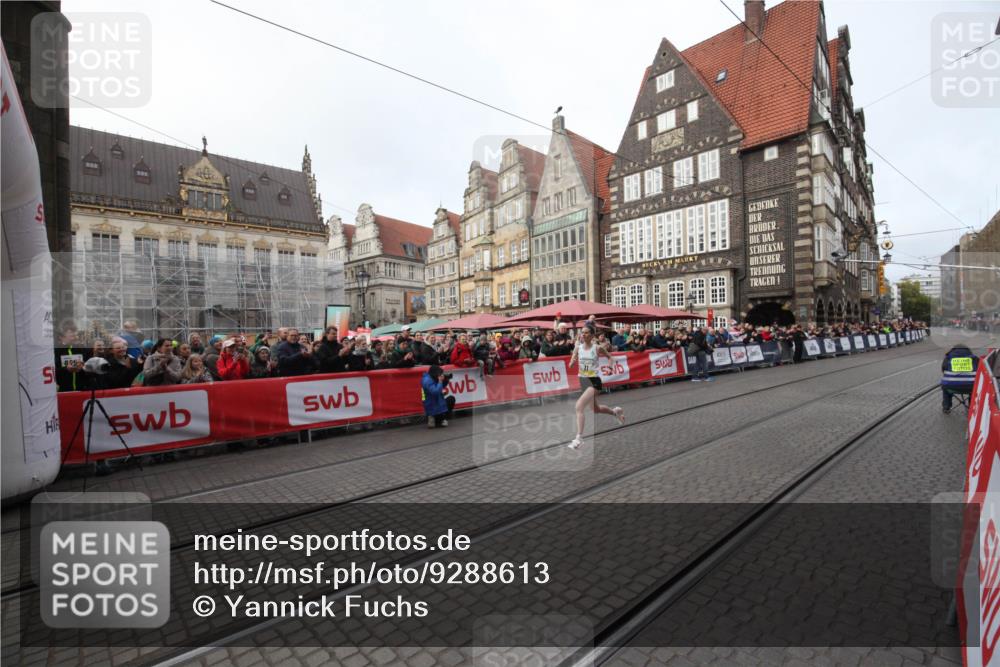 05.10.2025 - 20. swb-Marathon Bremen Yannick Fuchs http://msf.ph/oto/9288613 05.10.2025 10:30:18 Ziel 11 meine-sportfotos.de