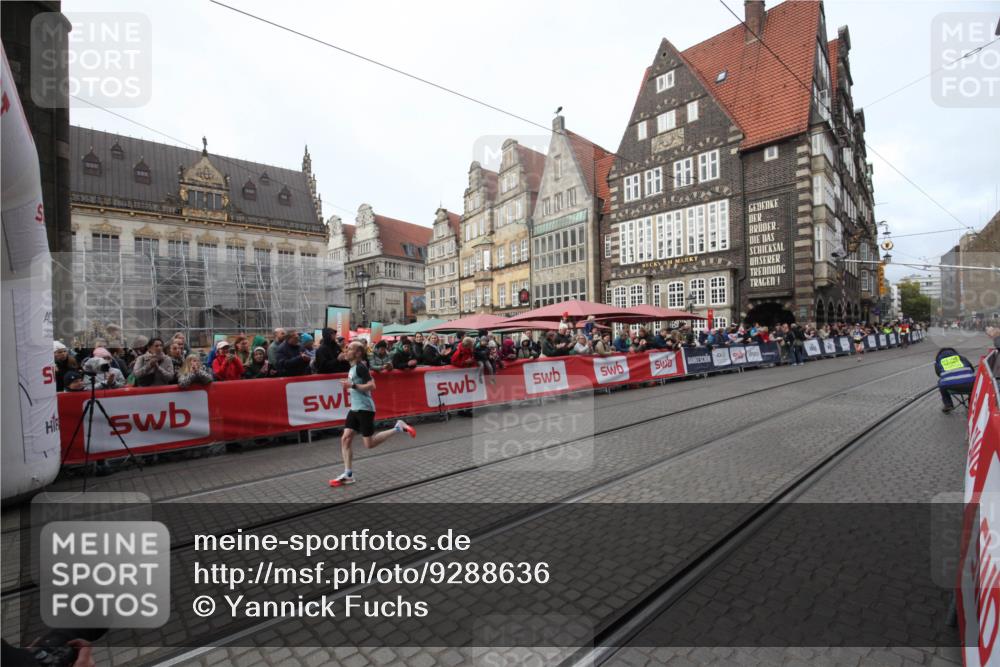 05.10.2025 - 20. swb-Marathon Bremen Yannick Fuchs http://msf.ph/oto/9288636 05.10.2025 10:32:39 Ziel 9280, 11730 meine-sportfotos.de