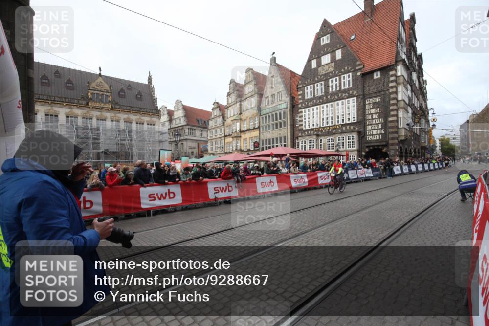 05.10.2025 - 20. swb-Marathon Bremen Yannick Fuchs http://msf.ph/oto/9288667 05.10.2025 10:32:48 Ziel 9996 meine-sportfotos.de