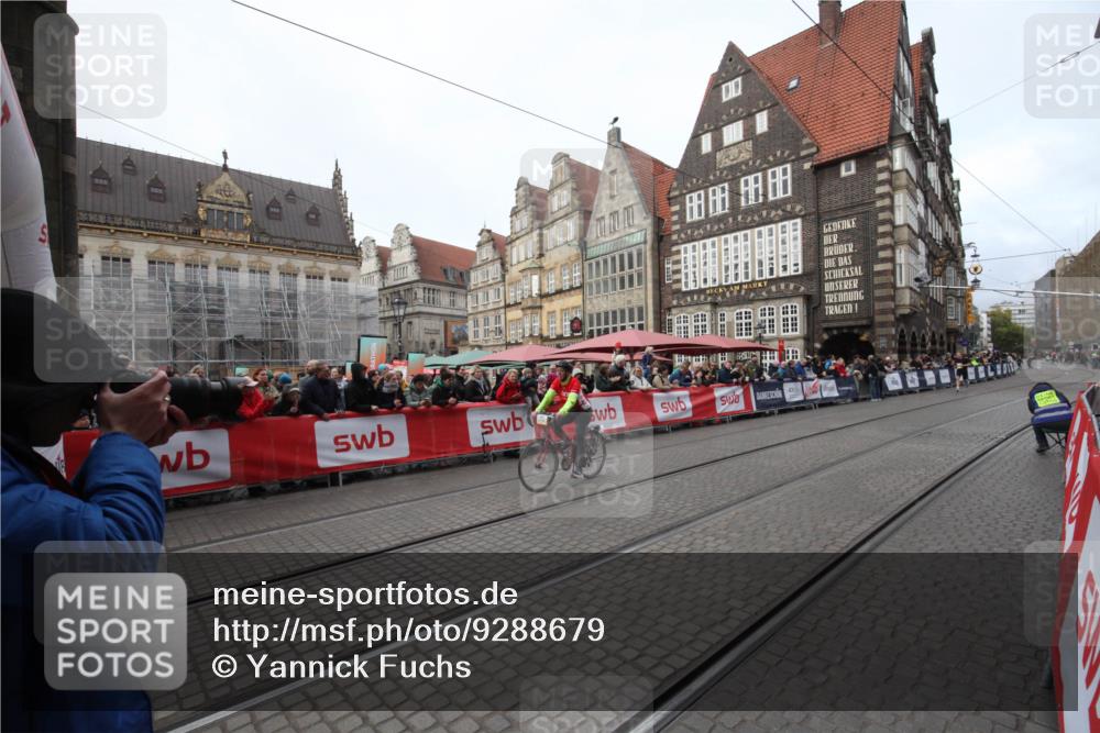 05.10.2025 - 20. swb-Marathon Bremen Yannick Fuchs http://msf.ph/oto/9288679 05.10.2025 10:32:49 Ziel 9996 meine-sportfotos.de