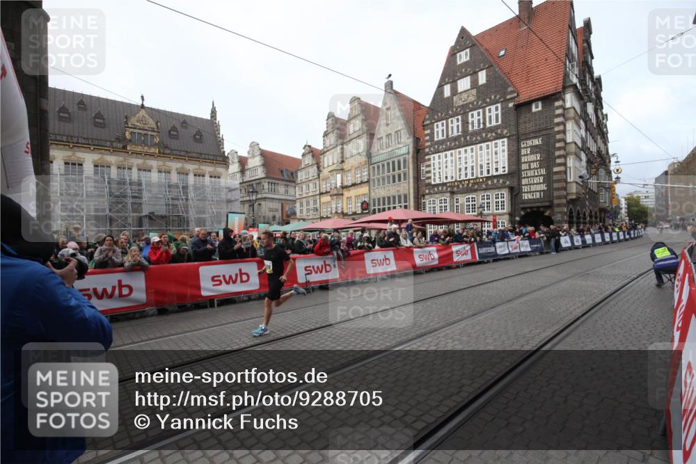 05.10.2025 - 20. swb-Marathon Bremen Yannick Fuchs http://msf.ph/oto/9288705 05.10.2025 10:32:54 Ziel 9996 meine-sportfotos.de