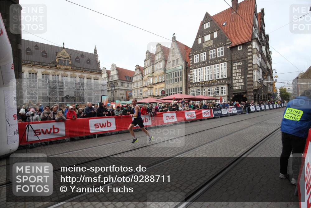 05.10.2025 - 20. swb-Marathon Bremen Yannick Fuchs http://msf.ph/oto/9288711 05.10.2025 10:33:06 Ziel 10894 meine-sportfotos.de