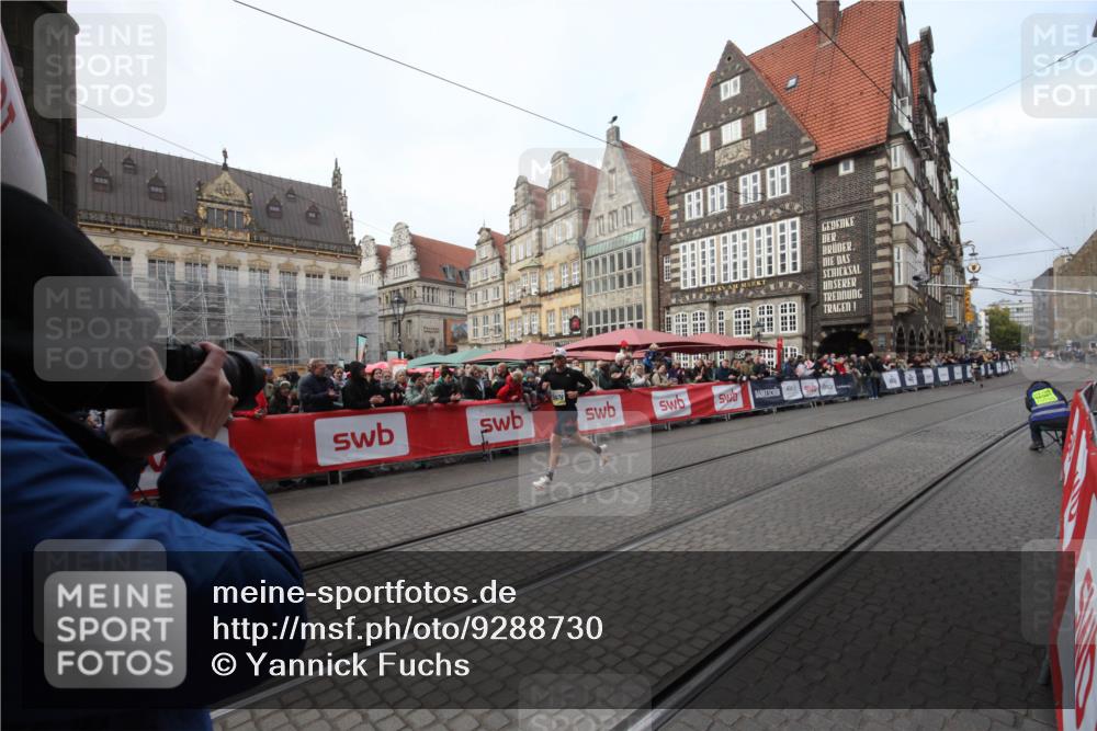 05.10.2025 - 20. swb-Marathon Bremen Yannick Fuchs http://msf.ph/oto/9288730 05.10.2025 10:35:14 Ziel 10476, 11443 meine-sportfotos.de
