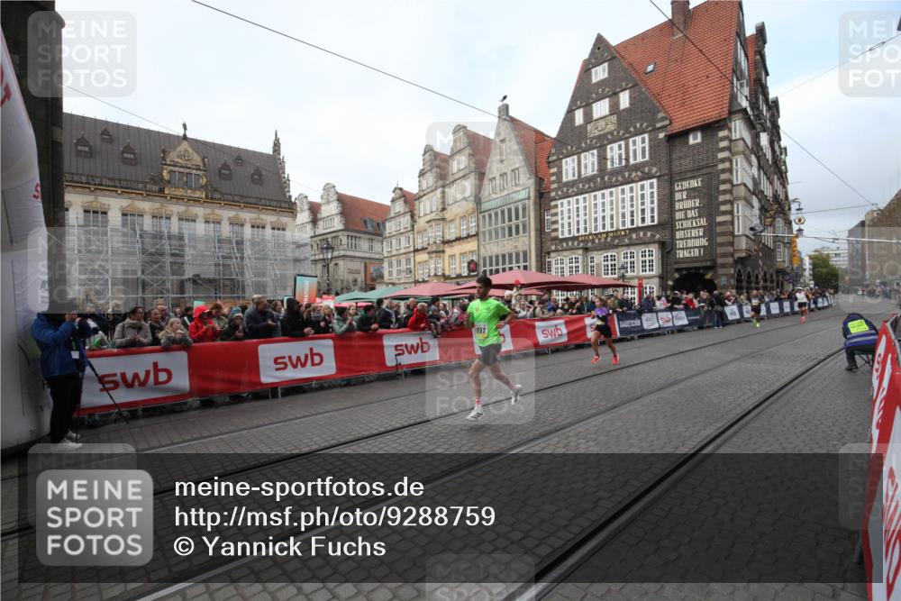 05.10.2025 - 20. swb-Marathon Bremen Yannick Fuchs http://msf.ph/oto/9288759 05.10.2025 10:35:41 Ziel 9596, 9697, 10538 meine-sportfotos.de