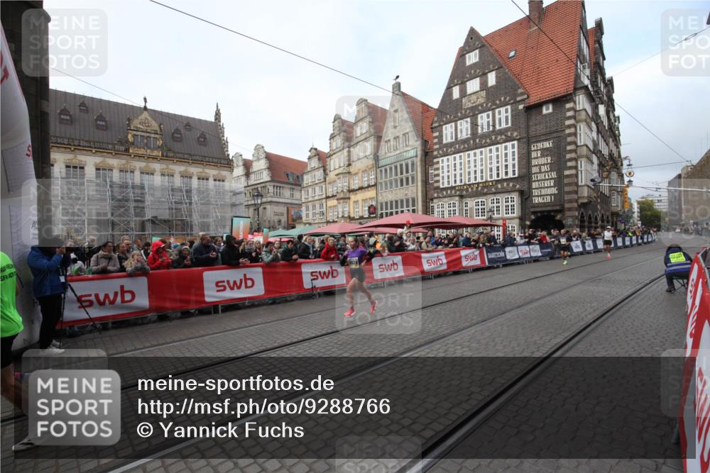 05.10.2025 - 20. swb-Marathon Bremen Yannick Fuchs http://msf.ph/oto/9288766 05.10.2025 10:35:42 Ziel 9596, 9697, 10538 meine-sportfotos.de