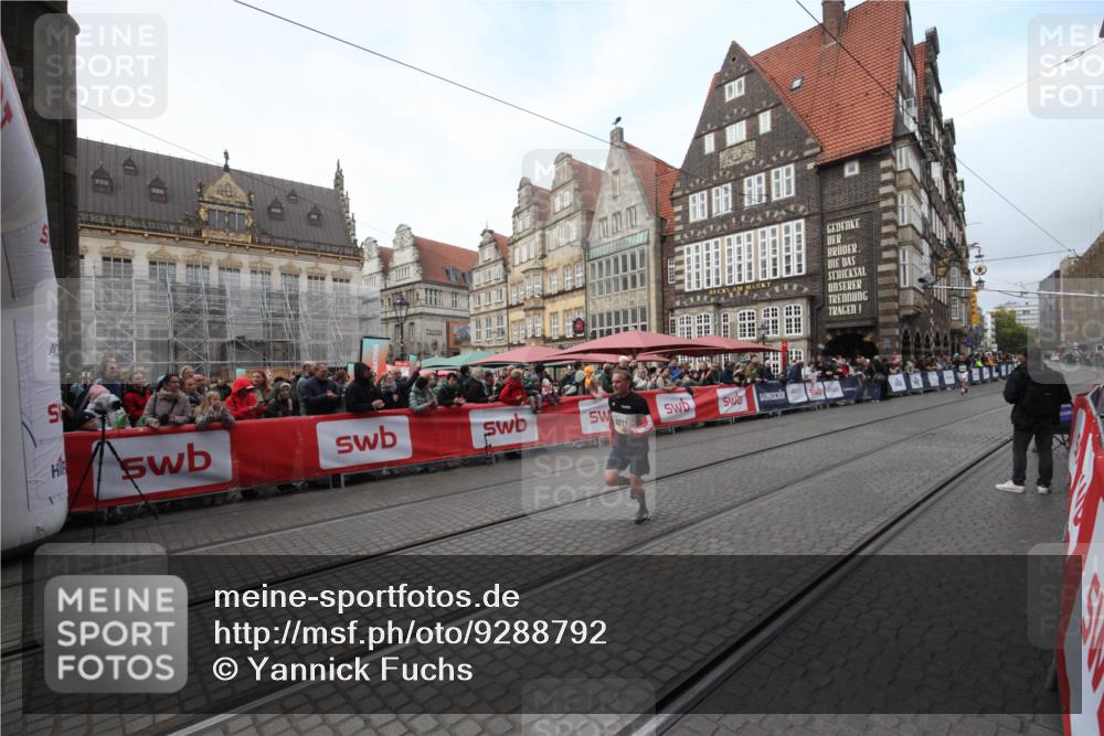 05.10.2025 - 20. swb-Marathon Bremen Yannick Fuchs http://msf.ph/oto/9288792 05.10.2025 10:36:27 Ziel 11013, 11185 meine-sportfotos.de
