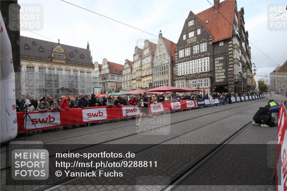 05.10.2025 - 20. swb-Marathon Bremen Yannick Fuchs http://msf.ph/oto/9288811 05.10.2025 10:36:44 Ziel 9829 meine-sportfotos.de