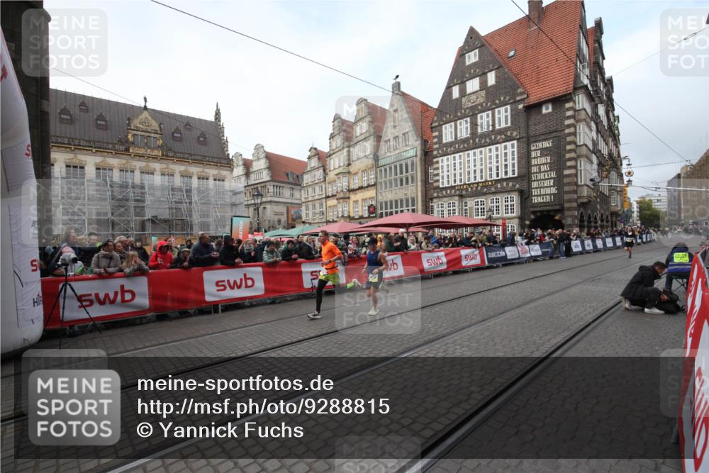 05.10.2025 - 20. swb-Marathon Bremen Yannick Fuchs http://msf.ph/oto/9288815 05.10.2025 10:36:53 Ziel 9429, 9833, 10425 meine-sportfotos.de