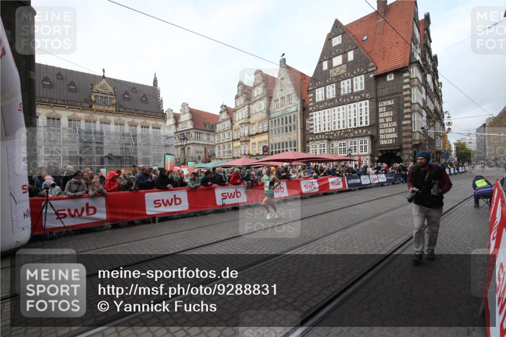 05.10.2025 - 20. swb-Marathon Bremen Yannick Fuchs http://msf.ph/oto/9288831 05.10.2025 10:37:24 Ziel 9565, 10704 meine-sportfotos.de