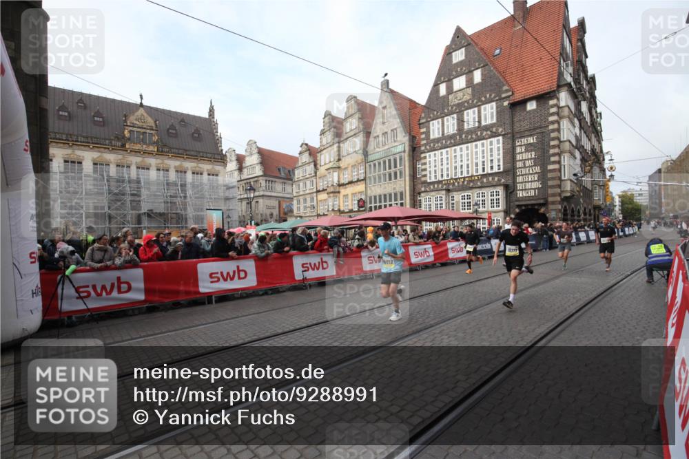 05.10.2025 - 20. swb-Marathon Bremen Yannick Fuchs http://msf.ph/oto/9288991 05.10.2025 10:39:55 Ziel 9213, 9922, 10052, 10171, 10175, 10176, 11335 meine-sportfotos.de