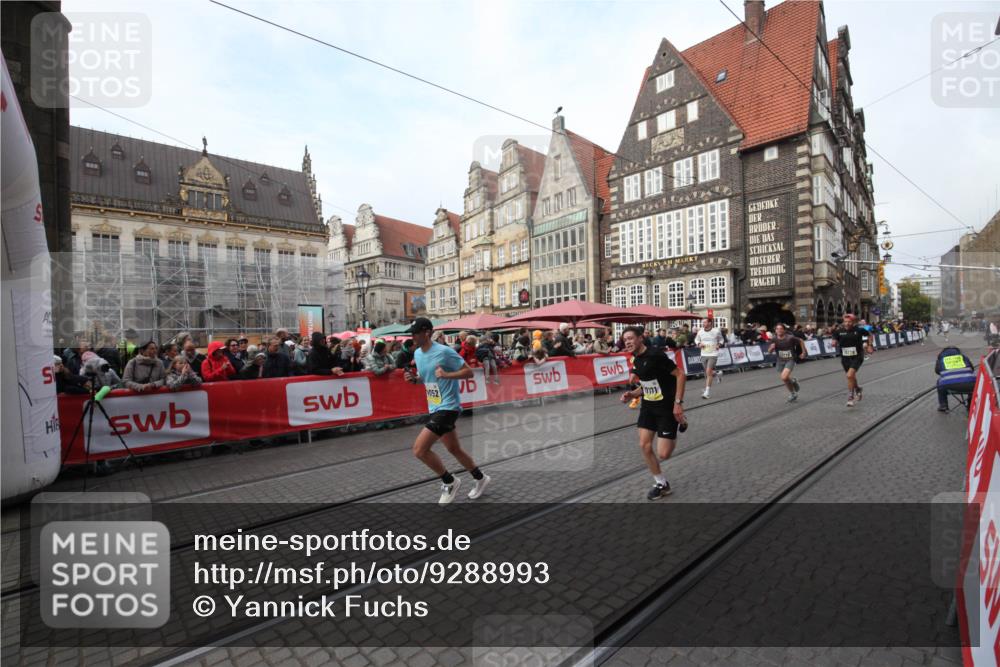 05.10.2025 - 20. swb-Marathon Bremen Yannick Fuchs http://msf.ph/oto/9288993 05.10.2025 10:39:55 Ziel 9213, 9922, 10052, 10171, 10175, 10176, 11335 meine-sportfotos.de