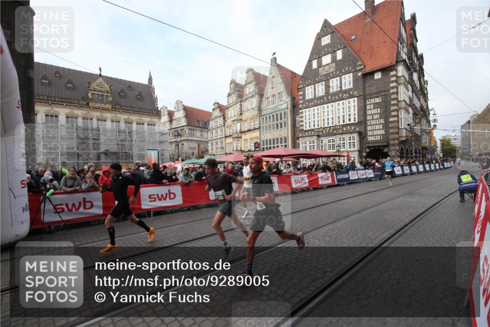 05.10.2025 - 20. swb-Marathon Bremen Yannick Fuchs http://msf.ph/oto/9289005 05.10.2025 10:39:57 Ziel 9213, 9922, 10175, 10176, 11335 meine-sportfotos.de