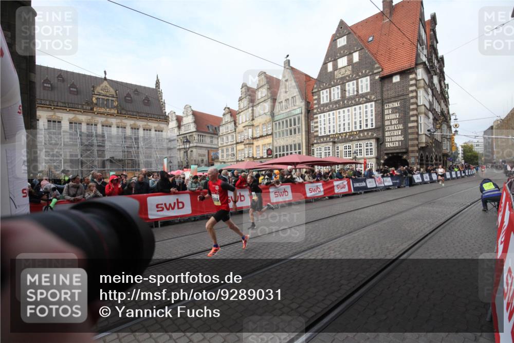 05.10.2025 - 20. swb-Marathon Bremen Yannick Fuchs http://msf.ph/oto/9289031 05.10.2025 10:40:31 Ziel 10070, 10565, 10686 meine-sportfotos.de