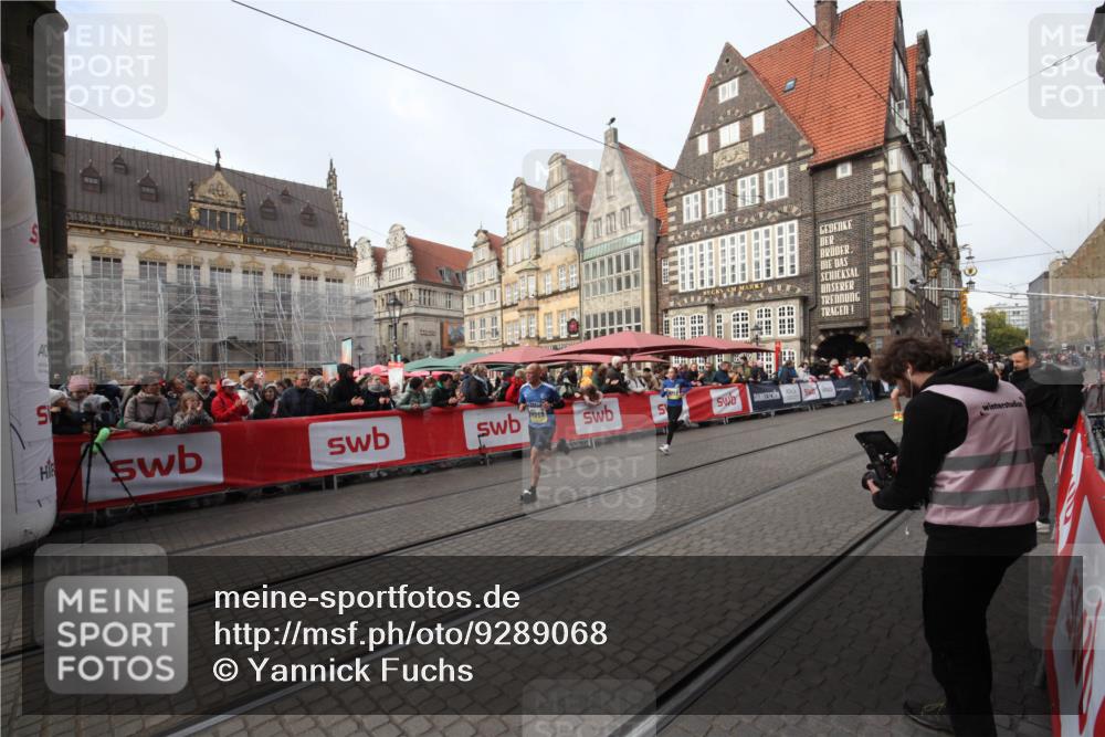 05.10.2025 - 20. swb-Marathon Bremen Yannick Fuchs http://msf.ph/oto/9289068 05.10.2025 10:41:22 Ziel 9262, 11069, 11086 meine-sportfotos.de