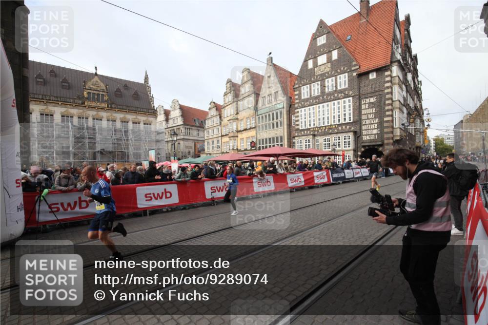 05.10.2025 - 20. swb-Marathon Bremen Yannick Fuchs http://msf.ph/oto/9289074 05.10.2025 10:41:22 Ziel 9262, 11069, 11086 meine-sportfotos.de