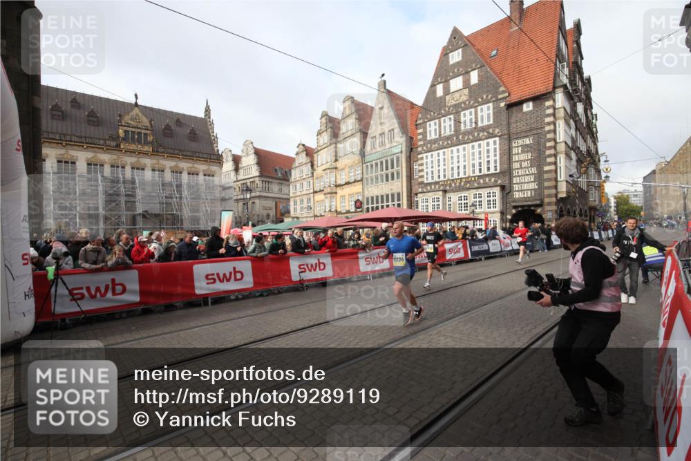 05.10.2025 - 20. swb-Marathon Bremen Yannick Fuchs http://msf.ph/oto/9289119 05.10.2025 10:42:02 Ziel 10104, 10155, 10691 meine-sportfotos.de