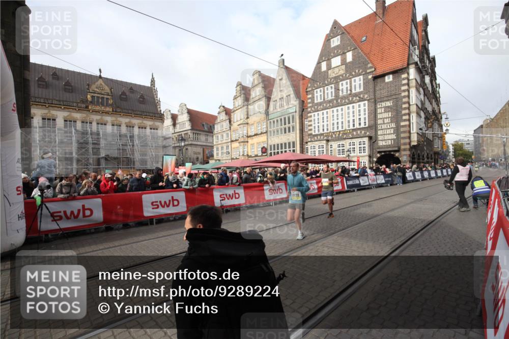 05.10.2025 - 20. swb-Marathon Bremen Yannick Fuchs http://msf.ph/oto/9289224 05.10.2025 10:42:44 Ziel 10592, 11178 meine-sportfotos.de