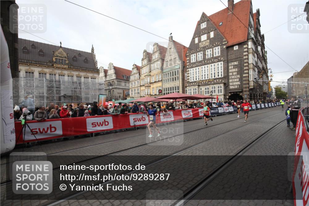 05.10.2025 - 20. swb-Marathon Bremen Yannick Fuchs http://msf.ph/oto/9289287 05.10.2025 10:43:11 Ziel 9006, 10553, 10961, 11476 meine-sportfotos.de