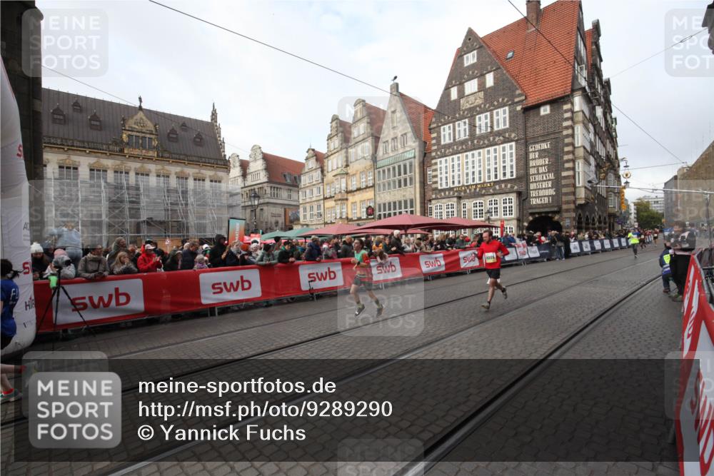 05.10.2025 - 20. swb-Marathon Bremen Yannick Fuchs http://msf.ph/oto/9289290 05.10.2025 10:43:12 Ziel 9006, 10474, 10553, 10961, 11476 meine-sportfotos.de