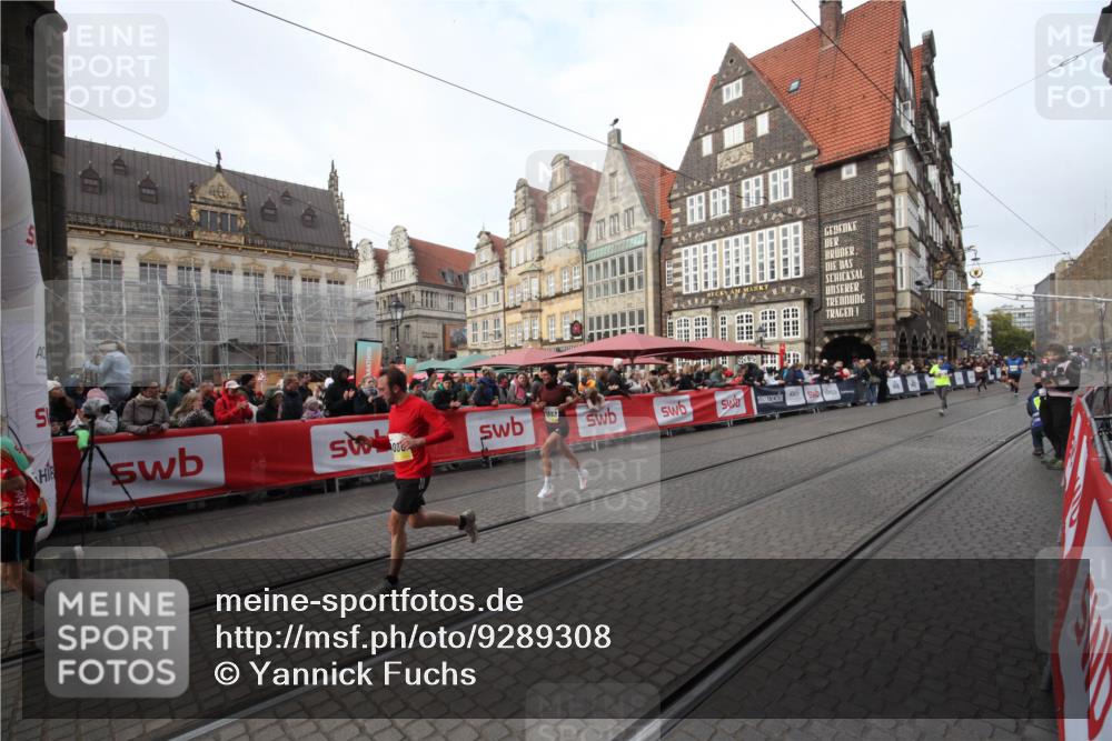 05.10.2025 - 20. swb-Marathon Bremen Yannick Fuchs http://msf.ph/oto/9289308 05.10.2025 10:43:13 Ziel 9006, 10474, 10553, 10979, 11476 meine-sportfotos.de
