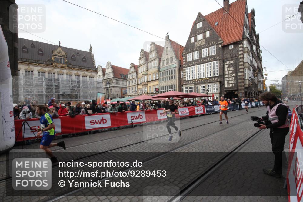 05.10.2025 - 20. swb-Marathon Bremen Yannick Fuchs http://msf.ph/oto/9289453 05.10.2025 10:44:17 Ziel 10044, 10348, 10816, 11645, 11648 meine-sportfotos.de