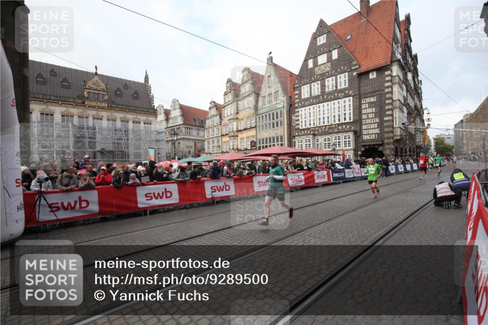 05.10.2025 - 20. swb-Marathon Bremen Yannick Fuchs http://msf.ph/oto/9289500 05.10.2025 10:44:43 Ziel 10092, 10554, 11666, 11714 meine-sportfotos.de