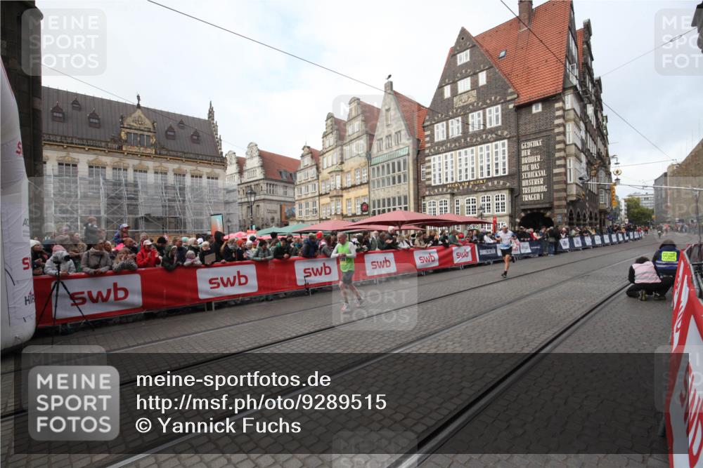 05.10.2025 - 20. swb-Marathon Bremen Yannick Fuchs http://msf.ph/oto/9289515 05.10.2025 10:44:50 Ziel 9878, 10306 meine-sportfotos.de