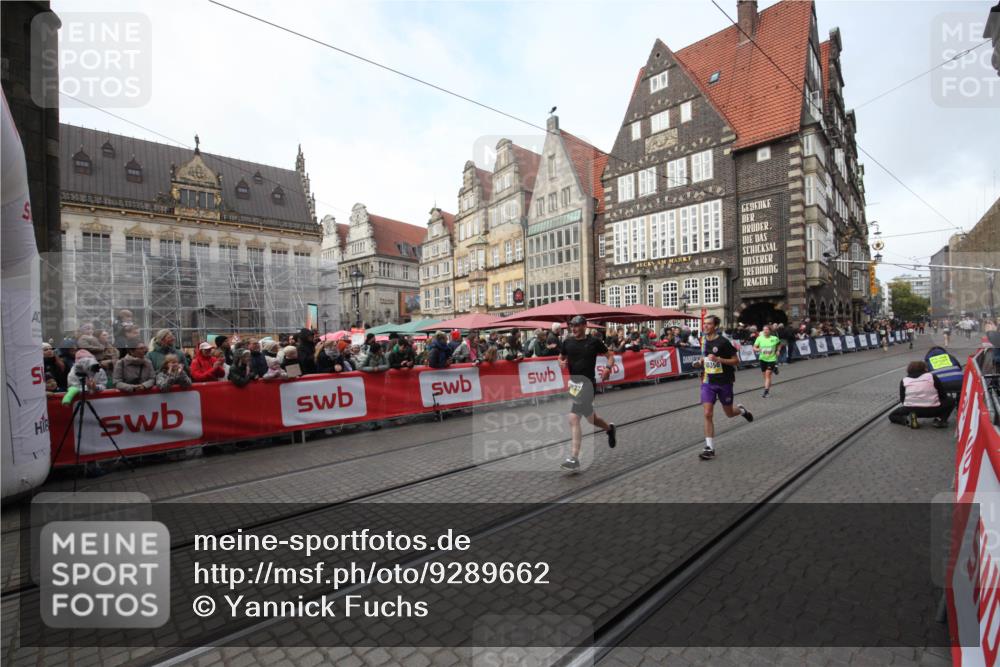 05.10.2025 - 20. swb-Marathon Bremen Yannick Fuchs http://msf.ph/oto/9289662 05.10.2025 10:45:52 Ziel 9960, 10350, 10823 meine-sportfotos.de