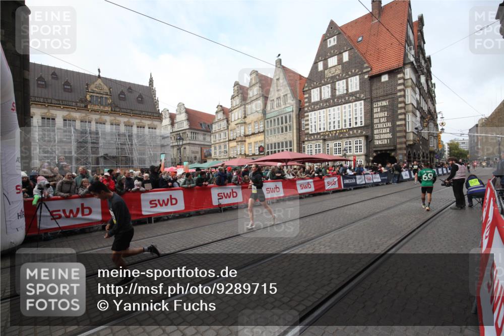 05.10.2025 - 20. swb-Marathon Bremen Yannick Fuchs http://msf.ph/oto/9289715 05.10.2025 10:46:10 Ziel 10688, 10858, 11074, 11446 meine-sportfotos.de